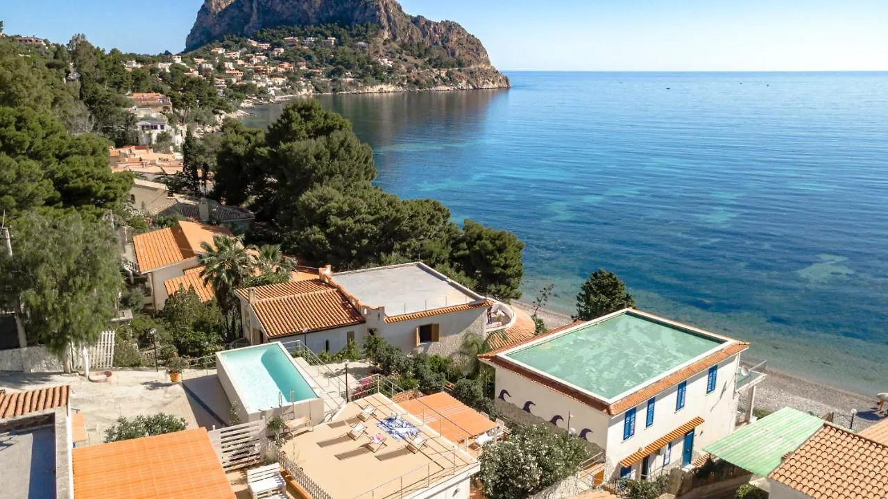 Dom wakacyjny Dimore Di Mare - Beachfront Apartments Santa Flavia