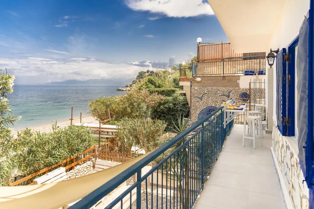 Dimore Di Mare - Beachfront Apartments Santa Flavia Ferienhaus