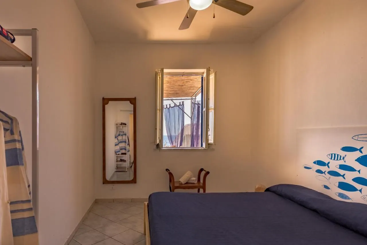 בית נופש סנטה פלביה Dimore Di Mare - Beachfront Apartments איטליה