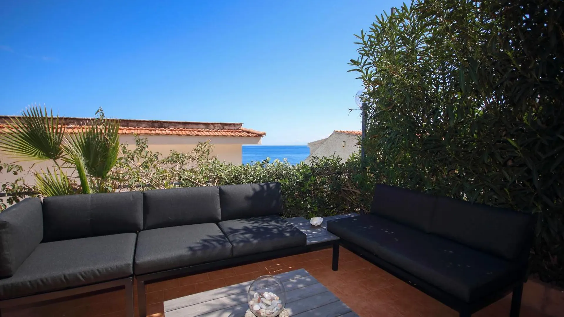 Dimore Di Mare - Beachfront Apartments Santa Flavia 0*,  Italy